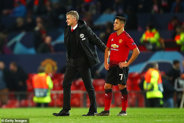 Sanchez gặp chấn thương hy hữu, Man Utd khó khăn chồng chất - Ảnh 1.