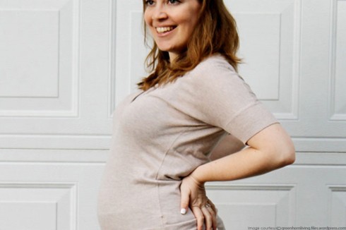 Một số cách giảm đau lưng trong thời kỳ thai nghén mà mẹ bầu nên biết - Ảnh 2.