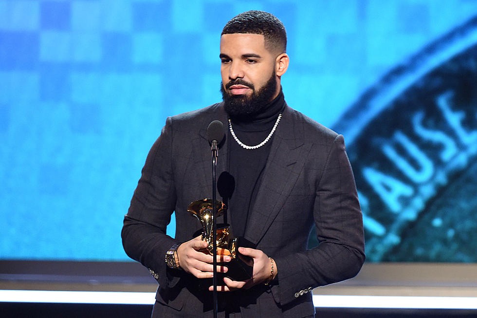 Siêu sao hip-hop Drake chi hơn 9 tỷ đồng... làm ốp lưng cho iPhone X