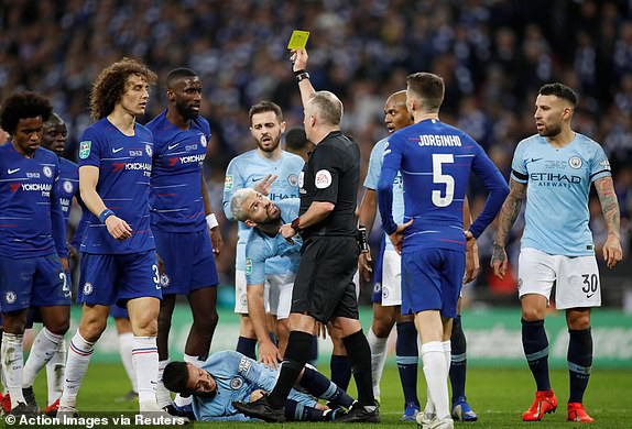 Phản Sarri, Chelsea 2 tay dâng chức vô địch League Cup cho Man City - Ảnh 2.