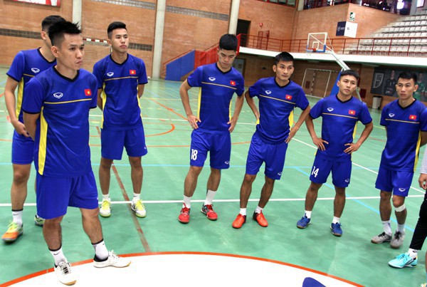 ĐT Futsal Việt Nam có buổi tập đầu tiên tại Tây Ban Nha - Ảnh 5.