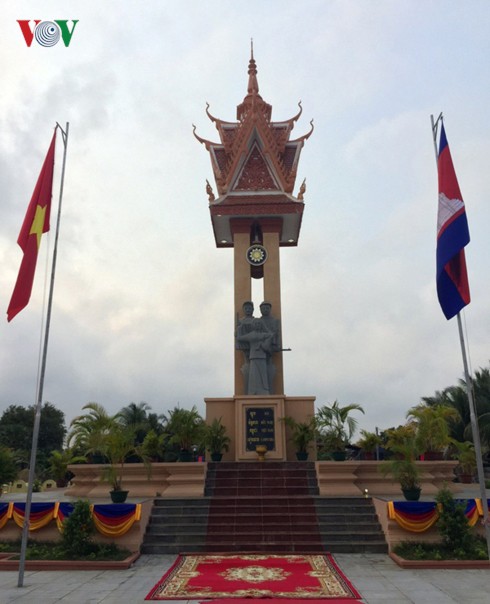 Khánh thành Tượng đài Hữu nghị Việt Nam - Campuchia tại tỉnh Kratie - Ảnh 1.