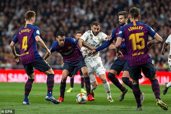 ẢNH: Real Madrid gục ngã trước Barcelona trong trận cầu Siêu kinh điển - Ảnh 3.