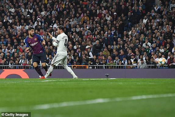 ẢNH: Real Madrid gục ngã trước Barcelona trong trận cầu Siêu kinh điển - Ảnh 9.