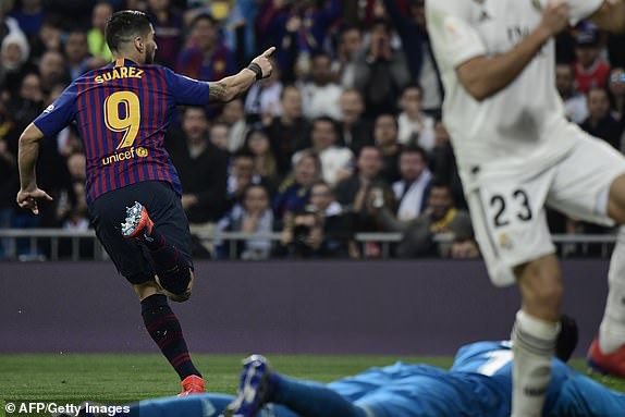 ẢNH: Suarez lập cú đúp, Barcelona thắng cách biệt Real Madrid - Ảnh 10.