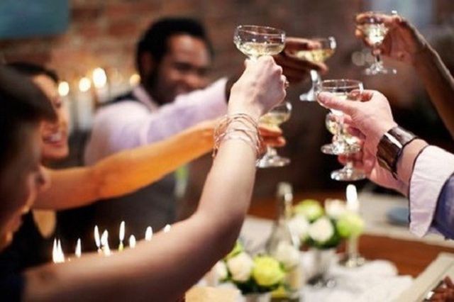 Bất ngờ 5 thói quen ngày Tết khiến sức khỏe xuống dốc không phanh - Ảnh 1. Bất ngờ 5 thói quen ngày Tết khiến sức khỏe xuống dốc không phanh - Ảnh 1.