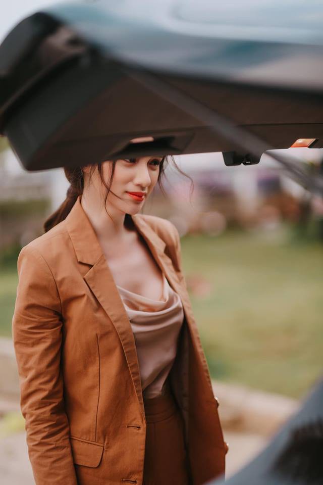 Vừa mới ra mắt, MV mới của Hương Giang đ&atilde; nhanh ch&oacute;ng đạt 2,8 triệu view - Ảnh 3.