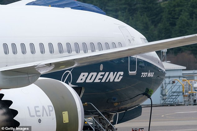 Máy bay Boeing 737 MAX 8 hạ cánh khẩn ở Orlando do lỗi động cơ - Ảnh 4.