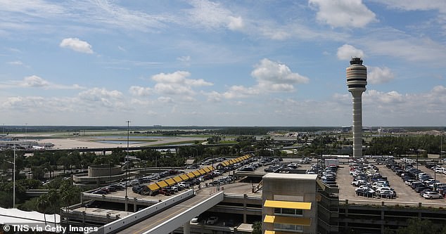 Máy bay Boeing 737 MAX 8 hạ cánh khẩn ở Orlando do lỗi động cơ - Ảnh 1.