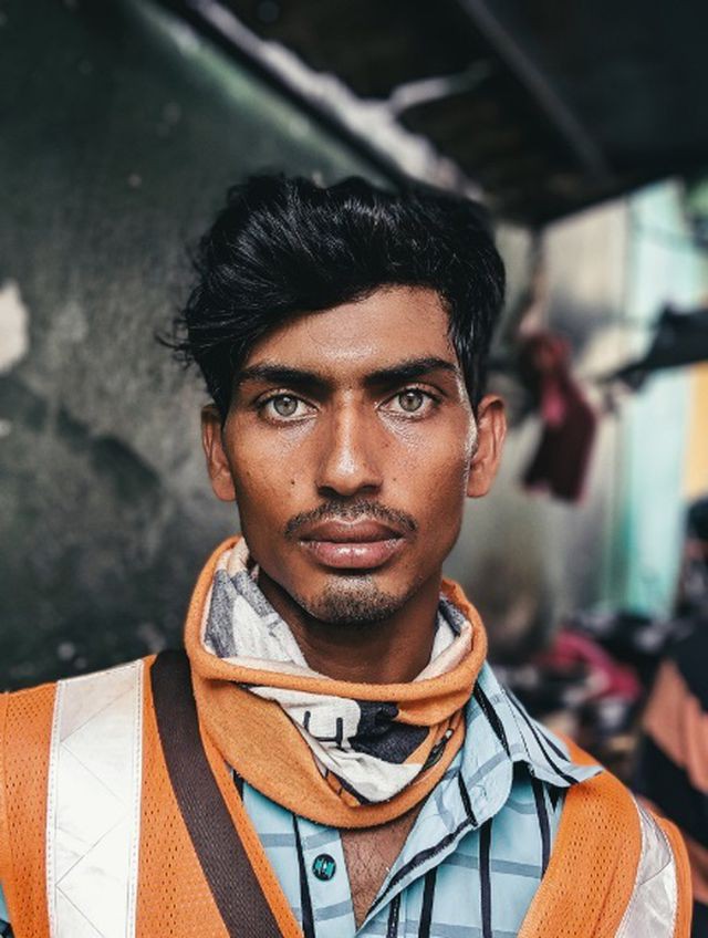 &Aacute;nh nh&igrave;n của anh thợ x&acirc;y người Bangladesh l&agrave;m &ldquo;đứng tim&rdquo; cộng đồng mạng - Ảnh 2.