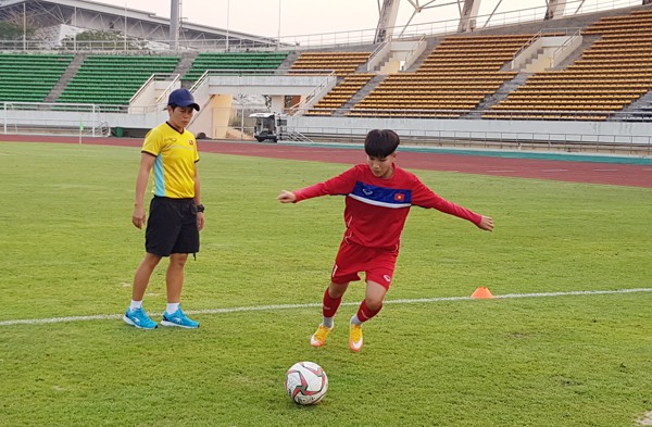 U16 nữ Việt Nam tập làm quen sân chính, quyết tâm giành 3 điểm trước chủ nhà Lào - Ảnh 6. U16 nữ Việt Nam tập làm quen sân chính, quyết tâm giành 3 điểm trước chủ nhà Lào - Ảnh 6.