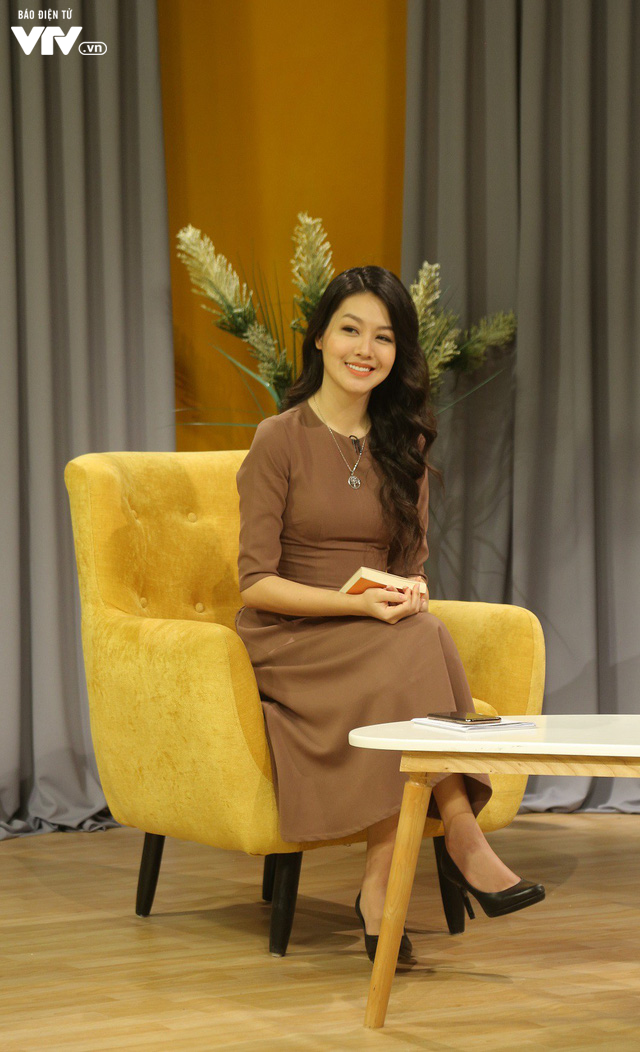 MC Phí Linh - Hồng Nhung rạng rỡ khoe sắc trên trường quay Bây giờ và ở đây - Ảnh 6.