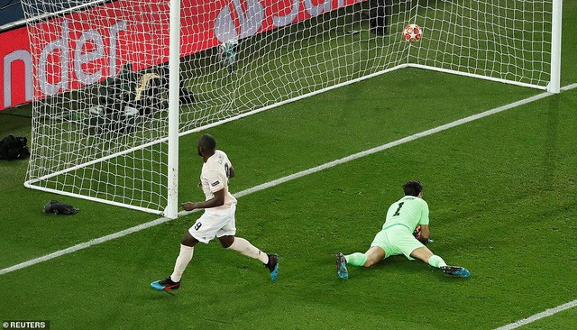 ẢNH: Man Utd thắng kịch tính PSG để ghi tên vào tứ kết UEFA Champions League - Ảnh 11. ẢNH: Man Utd thắng kịch tính PSG để ghi tên vào tứ kết UEFA Champions League - Ảnh 11.