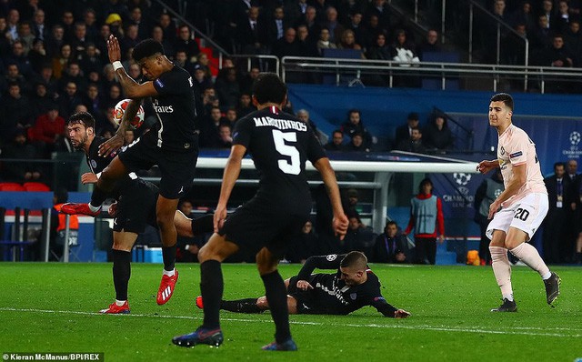 ẢNH: Man Utd thắng kịch tính PSG để ghi tên vào tứ kết UEFA Champions League - Ảnh 13. ẢNH: Man Utd thắng kịch tính PSG để ghi tên vào tứ kết UEFA Champions League - Ảnh 13.