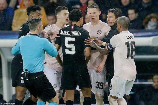 ẢNH: Man Utd thắng kịch tính PSG để ghi tên vào tứ kết UEFA Champions League - Ảnh 14. ẢNH: Man Utd thắng kịch tính PSG để ghi tên vào tứ kết UEFA Champions League - Ảnh 14.