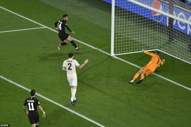 ẢNH: Man Utd thắng kịch tính PSG để ghi tên vào tứ kết UEFA Champions League - Ảnh 5. ẢNH: Man Utd thắng kịch tính PSG để ghi tên vào tứ kết UEFA Champions League - Ảnh 5.