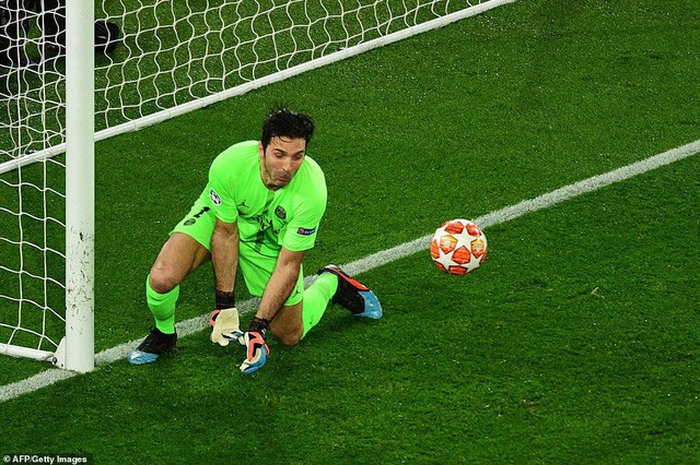ẢNH: Man Utd thắng kịch tính PSG để ghi tên vào tứ kết UEFA Champions League - Ảnh 9. ẢNH: Man Utd thắng kịch tính PSG để ghi tên vào tứ kết UEFA Champions League - Ảnh 9.
