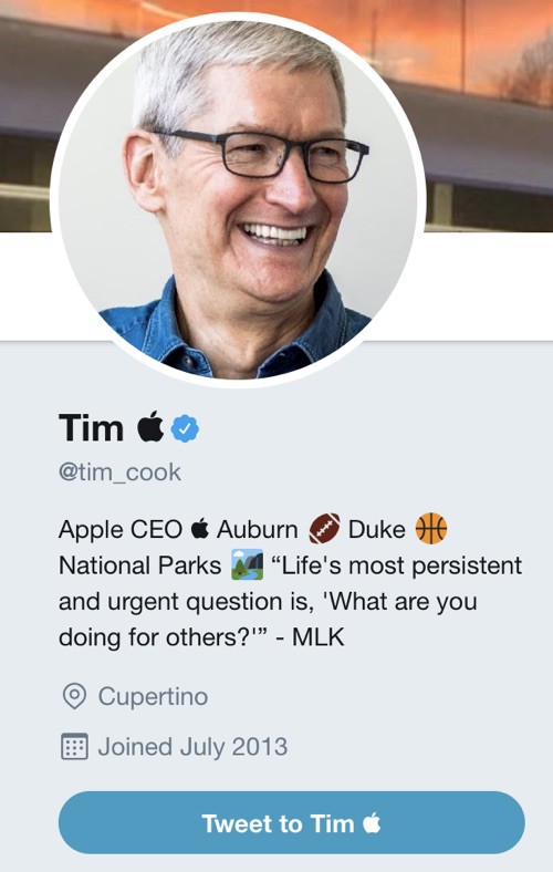 CEO Apple Tim Cook đổi tên thành... Tim Apple - Ảnh 1.