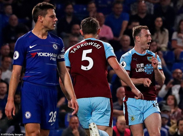 Hòa Burnley, Chelsea gặp khó trong cuộc đua top 4 - Ảnh 2.