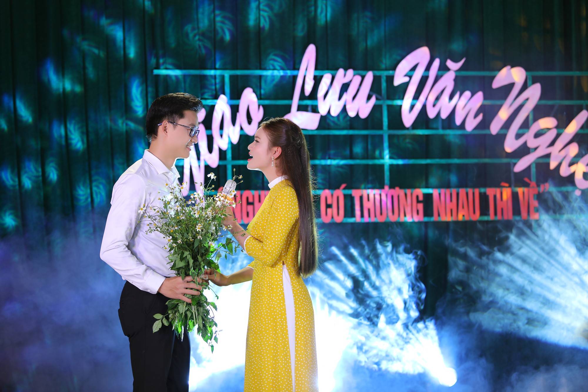 500 người d&acirc;n đ&oacute;ng MV của Phạm Phương Thảo về qu&ecirc; hương Nghi Lộc - Ảnh 9.