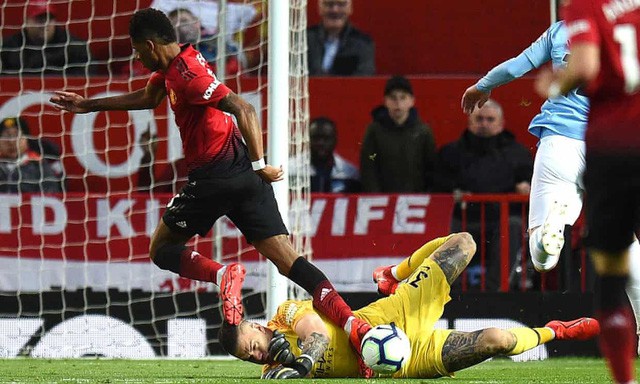 ẢNH: Hạ gục Man Utd, Man City dẫn đầu BXH Ngoại hạng Anh - Ảnh 8.