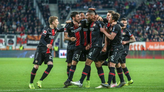 Kết quả bóng đá châu Âu sáng 27/4: Liverpool 5-0 Huddersfield, Augsburg 1-4 Bayer Leverkusen, Bordeaux 2-3 Lyon - Ảnh 7. Kết quả bóng đá châu Âu sáng 27/4: Liverpool 5-0 Huddersfield, Augsburg 1-4 Bayer Leverkusen, Bordeaux 2-3 Lyon - Ảnh 7.