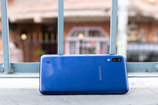 Samsung Galaxy M10: Những điều cần cân nhắc khi mua - Ảnh 3.