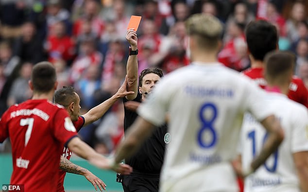 Lewandowski lập cú đúp, Bayern Munich nhọc nhằn vào bán kết Cúp Quốc gia Đức - Ảnh 2. Lewandowski lập cú đúp, Bayern Munich nhọc nhằn vào bán kết Cúp Quốc gia Đức - Ảnh 2.