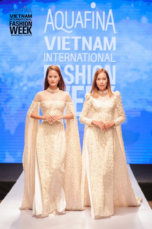 Nhiều NTK, thương hiệu thời trang đình đám tham dự Tuần lễ thời trang quốc tế Việt Nam Xuân - Hè 2019 - Ảnh 3. Nhiều NTK, thương hiệu thời trang đình đám tham dự Tuần lễ thời trang quốc tế Việt Nam Xuân - Hè 2019 - Ảnh 3.