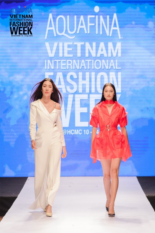 Nhiều NTK, thương hiệu thời trang đình đám tham dự Tuần lễ thời trang quốc tế Việt Nam Xuân - Hè 2019 - Ảnh 10. Nhiều NTK, thương hiệu thời trang đình đám tham dự Tuần lễ thời trang quốc tế Việt Nam Xuân - Hè 2019 - Ảnh 10.