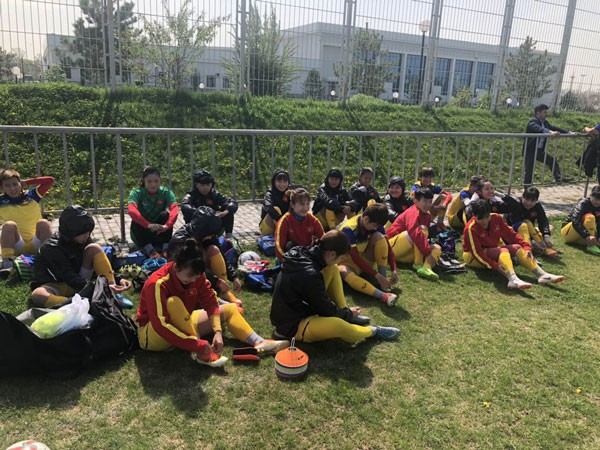 ĐT nữ Việt Nam thả lỏng, hồi phục thể lực sau trận mở màn - Ảnh 1. ĐT nữ Việt Nam thả lỏng, hồi phục thể lực sau trận mở màn - Ảnh 1.