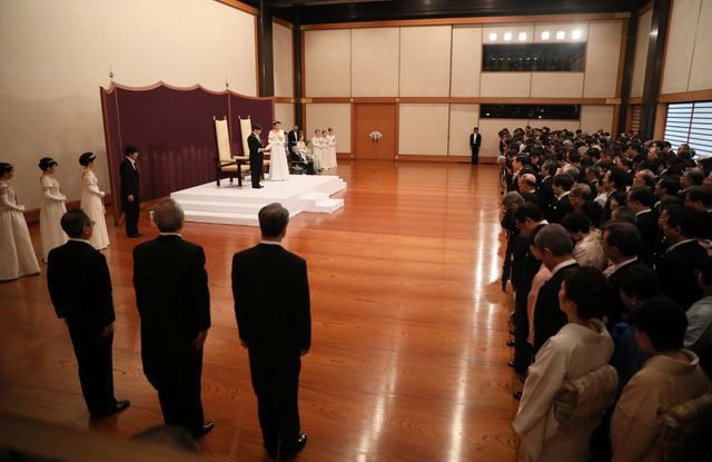 Hoàng Thái tử Naruhito lên ngôi Hoàng đế Nhật Bản với niên hiệu Reiwa - Ảnh 2.