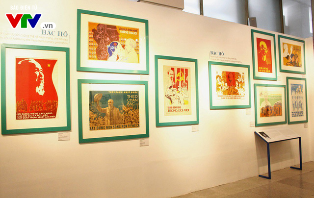 Ch&acirc;n dung Hồ Ch&iacute; Minh &ndash; G&oacute;c nh&igrave;n từ tranh cổ động (1969 &ndash; 2011): Khắc họa l&ecirc;n ch&acirc;n dung vị Cha gi&agrave; d&acirc;n tộc đầy b&igrave;nh dị - Ảnh 12.