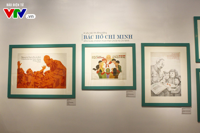 Ch&acirc;n dung Hồ Ch&iacute; Minh &ndash; G&oacute;c nh&igrave;n từ tranh cổ động (1969 &ndash; 2011): Khắc họa l&ecirc;n ch&acirc;n dung vị Cha gi&agrave; d&acirc;n tộc đầy b&igrave;nh dị - Ảnh 11.