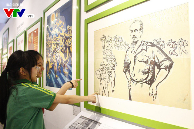 Ch&acirc;n dung Hồ Ch&iacute; Minh &ndash; G&oacute;c nh&igrave;n từ tranh cổ động (1969 &ndash; 2011): Khắc họa l&ecirc;n ch&acirc;n dung vị Cha gi&agrave; d&acirc;n tộc đầy b&igrave;nh dị - Ảnh 5.