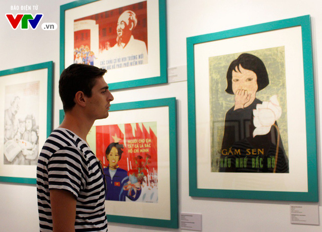 Ch&acirc;n dung Hồ Ch&iacute; Minh &ndash; G&oacute;c nh&igrave;n từ tranh cổ động (1969 &ndash; 2011): Khắc họa l&ecirc;n ch&acirc;n dung vị Cha gi&agrave; d&acirc;n tộc đầy b&igrave;nh dị - Ảnh 4.