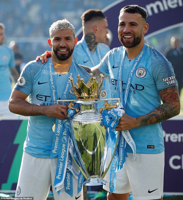 Hình ảnh ấn tượng trong ngày Man City đăng quang Ngoại hạng Anh mùa giải 2018/ 2019 - Ảnh 8.