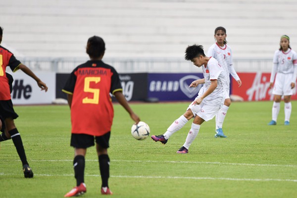 Thắng Timor Leste 16-0, U15 nữ Việt Nam rộng cửa vào bán kết - Ảnh 2.