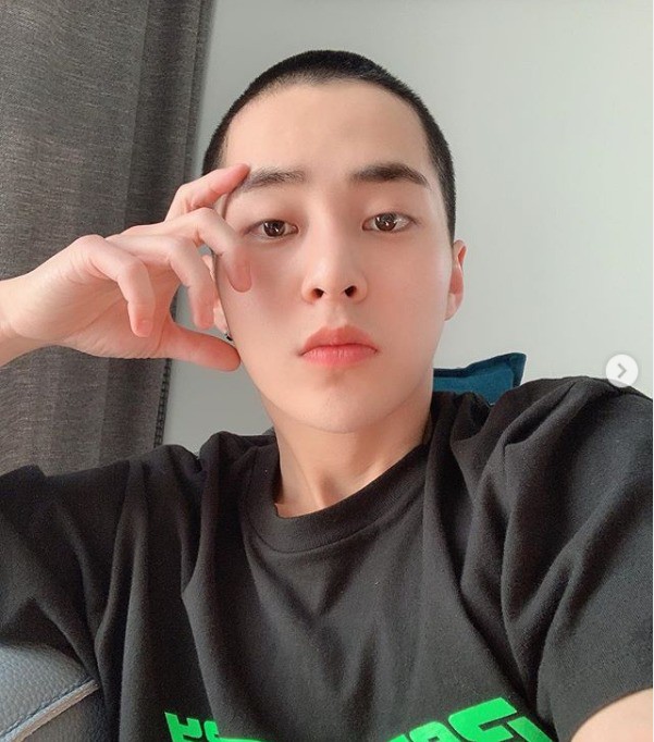 Xiumin (EXO) tiết lộ những h&igrave;nh ảnh mới cho đường đua &acirc;m nhạc  - Ảnh 4.