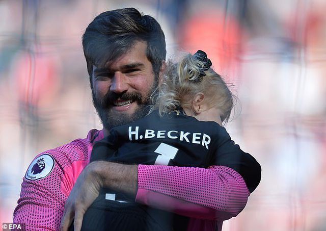 Alisson Becker đáng giá từng xu với giá trị chuyển nhượng 65 triệu bảng - Ảnh 4.