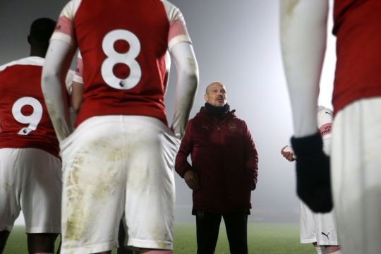 Vì cựu sao Arsenal, HLV Unai Emery muốn trảm trợ lý cũ của Arsene Wenger - Ảnh 1.