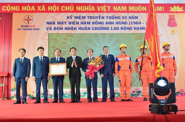 Công ty điện Thanh Hóa kỷ niệm 55 năm Nhà máy Điện Hàm Rồng và đón Huân chương Lao động hạng Nhất - Ảnh 2.