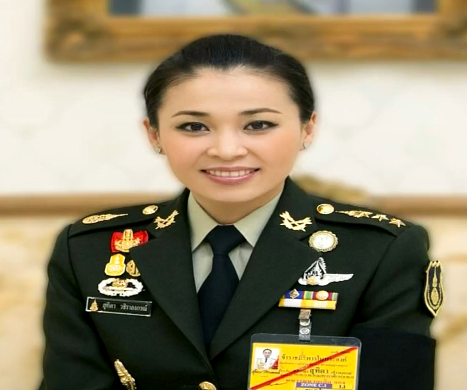 Hoàng gia Thái Lan công bố những bức ảnh chính thức về hoàng hậu - Ảnh 2.