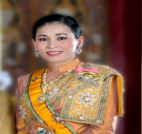 Hoàng gia Thái Lan công bố những bức ảnh chính thức về hoàng hậu - Ảnh 6.