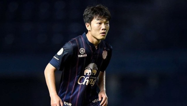 Buriram United 1-0 Muangthong United: Văn Lâm thi đấu xuất sắc, đội bóng của Xuân Trường gặp may mắn - Ảnh 3.