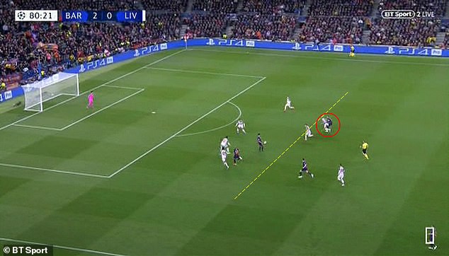 Messi bị tố ăn gian khi lập siêu phẩm khiến cả thế giới quỳ gối - Ảnh 1.