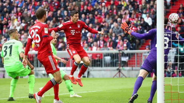 Thắng dễ Hannover 96, Bayern Munich tiến gần ngôi vô địch Bundesliga - Ảnh 1. Thắng dễ Hannover 96, Bayern Munich tiến gần ngôi vô địch Bundesliga - Ảnh 1.
