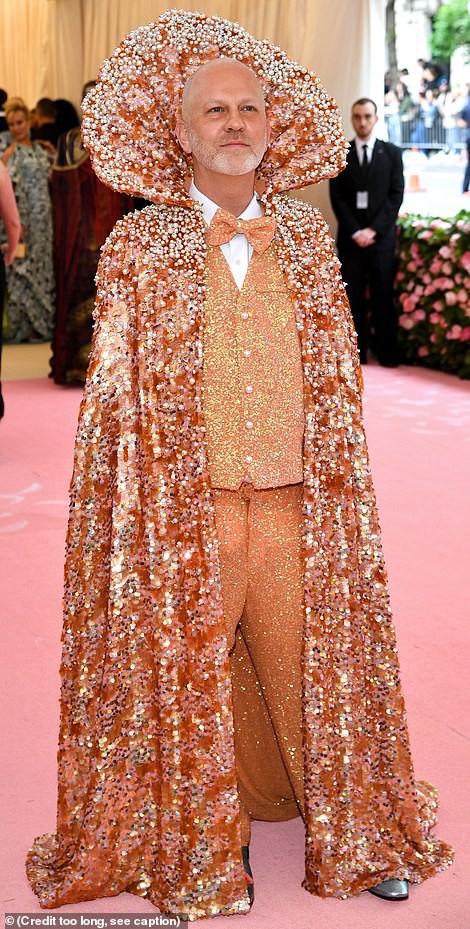 Những bộ cánh thảm hoạ trong Met Gala 2019 - Ảnh 6.