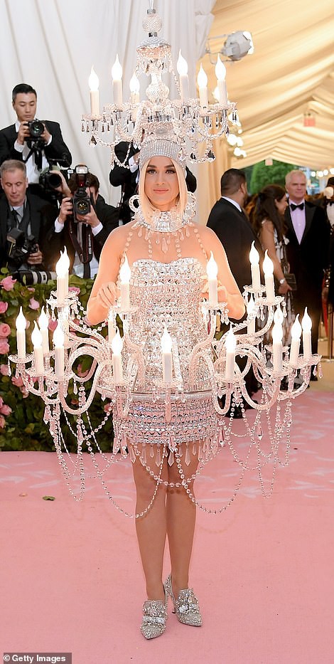 Lady Gaga, Katy Perry và Cardi B rực sáng trên thảm đỏ Met Gala 2019 - Ảnh 6.