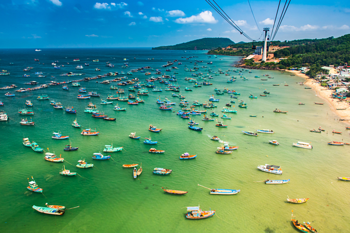 The longest oversea cable car situated on the Phu Quoc Island in southern Vietnam. (Photo: Shutterstock/Pavel Szabo) 